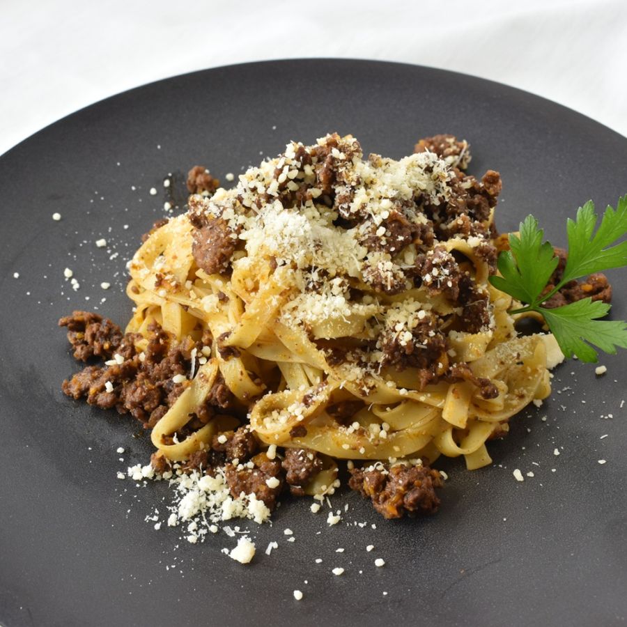 鹿と猪のラグーソースと冷凍生パスタのセット(1人前)　　