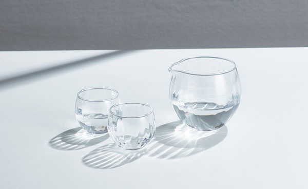 片口 ガラス製 グレーが美しい、ガラスの片口 – Envelope - エンベロープオンライン