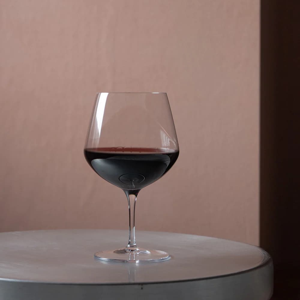 木村硝子店（Kimura Glass）sen red wine glass 370cc｜柴田文江デザインが生む、大きめボウルで赤ワインの香りが引き立つ一脚　業務用から日常使いまで幅広く活躍