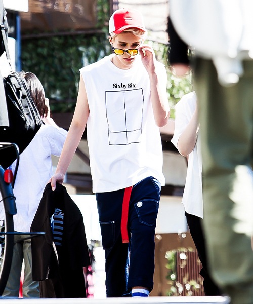 SLEEVELESS GRAPHIC DESIGN　WHITE