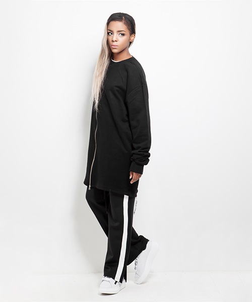 ZIP SWEATSHIRT