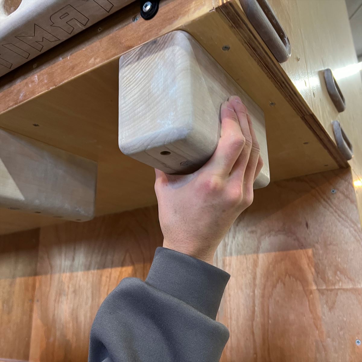 RUSTAM CLIMBING Pinch