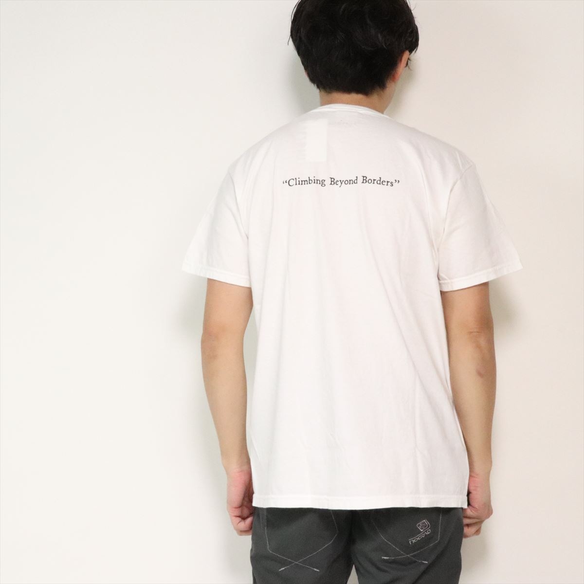 AWESOME "BEYOND BORDERS" TEE