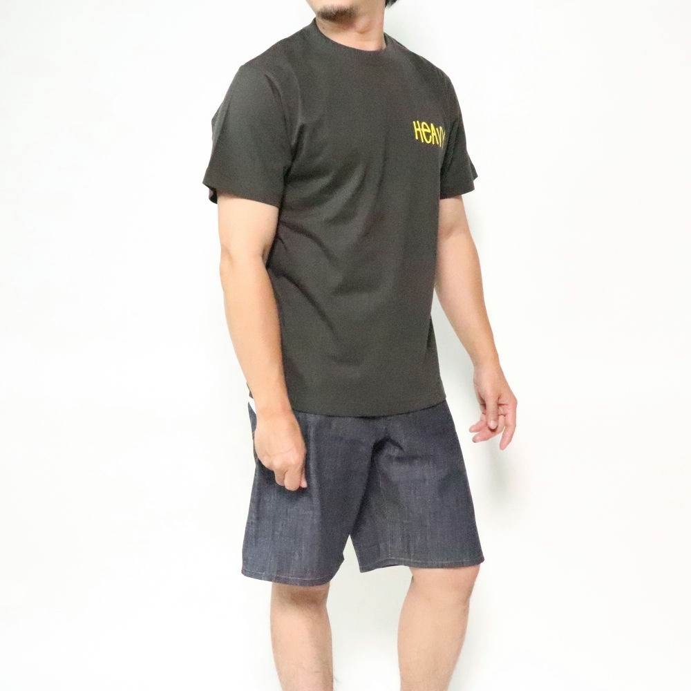heavy. إ street tee
