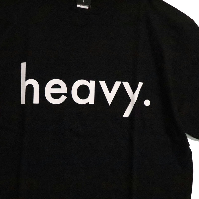 heavy. �إ��� LOGO TEE BLACK