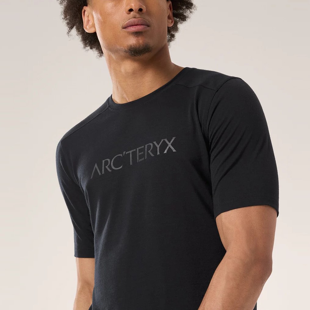 �������ƥꥯ�� M's �����˥� ���Υ����� ��������� ���� ���硼�ȥ��꡼�� Ionia Merino Wool Arc'Word Logo SS Black