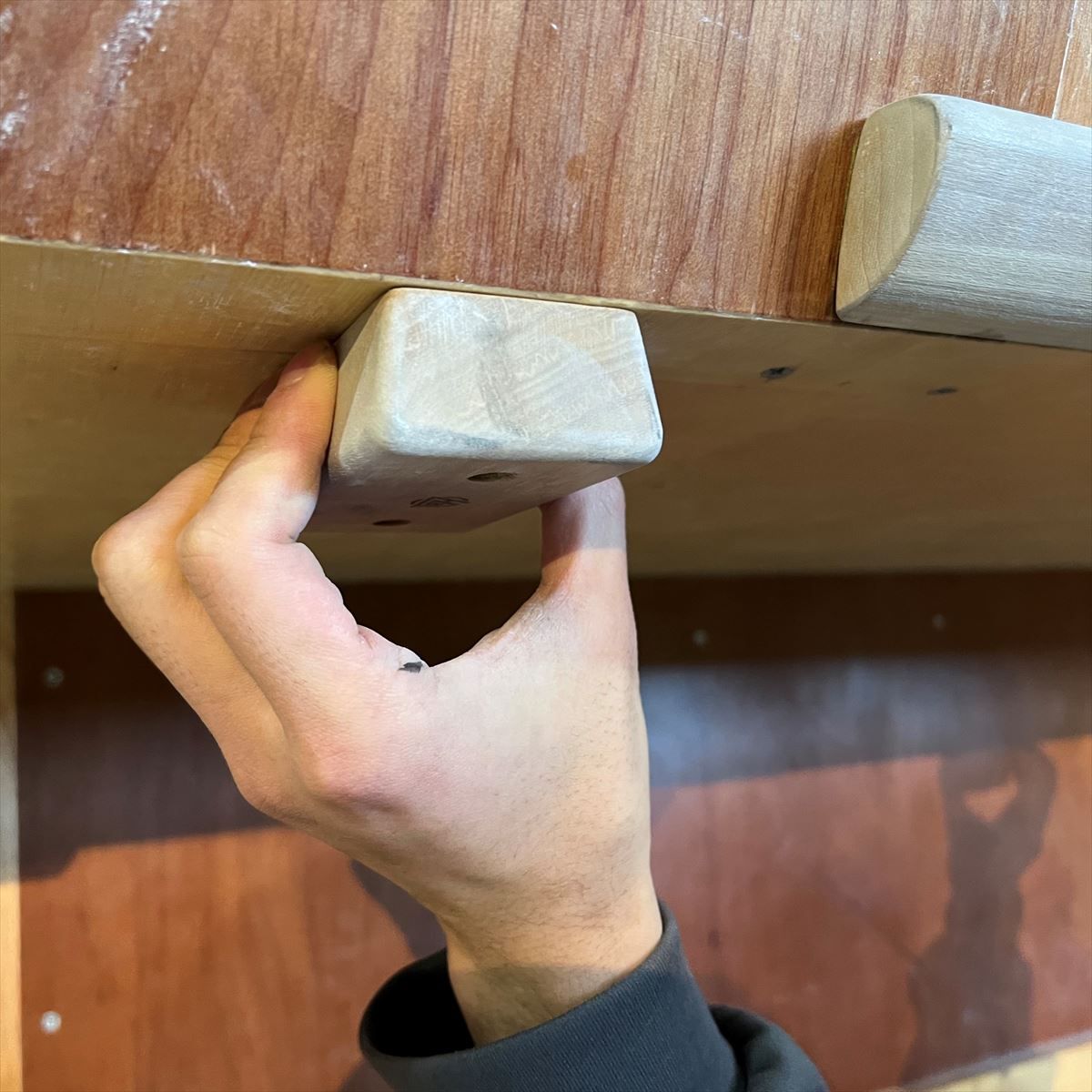 RUSTAM CLIMBING Small Pinch Incut