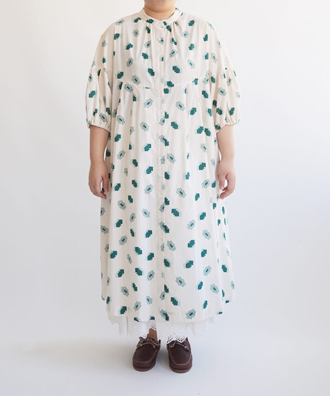 【SALE】ハナワンピ－ス・4【プラスサイズ】　大きなヨーク切り替えのオリジナルプリントドレス