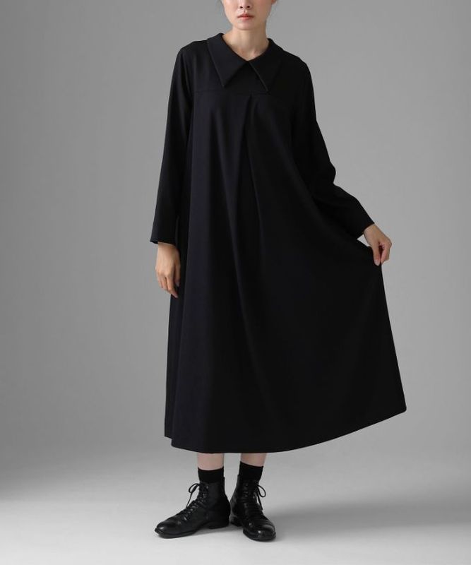 エクセドレス［Chronicle］クラシカルな襟元のブラックドレス