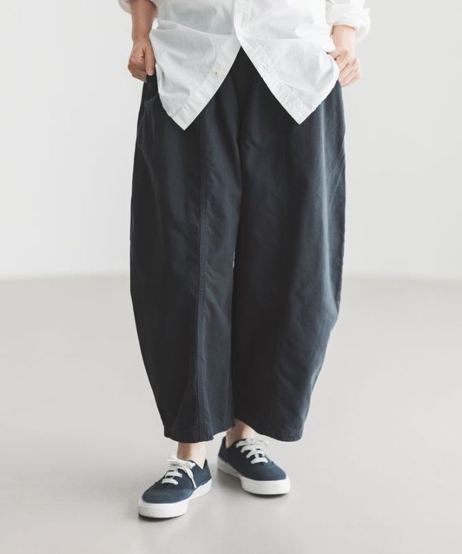 ラッカーパンツ・Ｉ/Qコットン起毛のコクーンシルエットパンツ