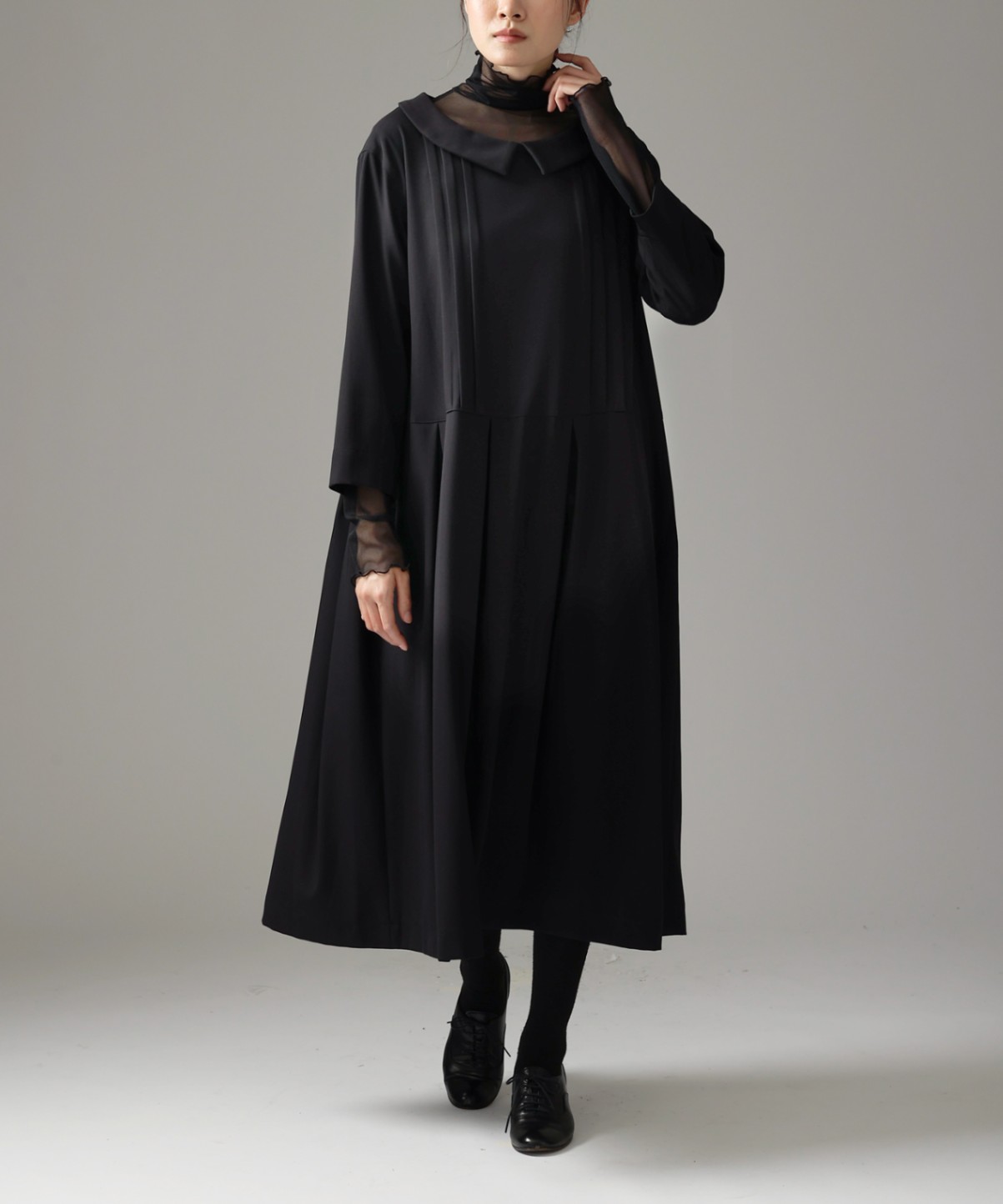 ベラドレス［Chronicle］ピンタックの襟付き切替ワンピース