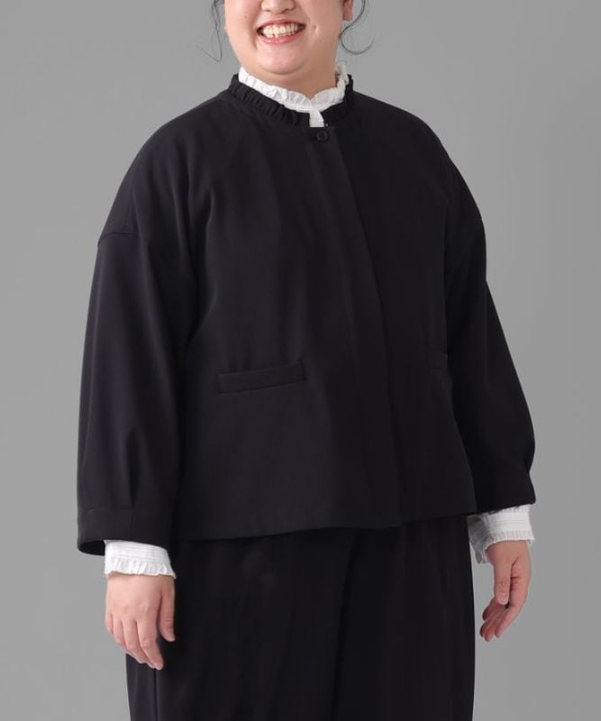 ナディアジャケット・４【プラスサイズ】［Chronicle］フリルカラーのブラックジャケット