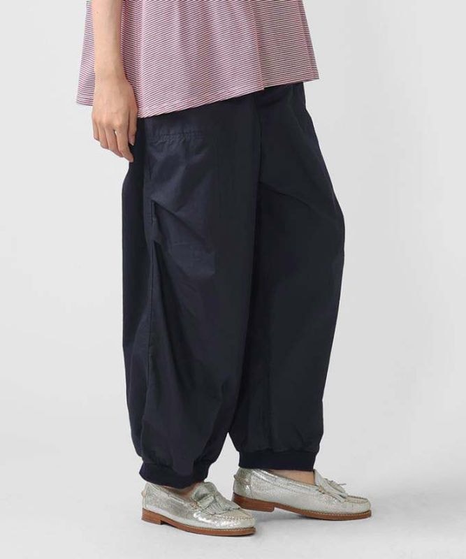 フィノパンツ　タック入り裾リブのワイドリラクシングパンツ
