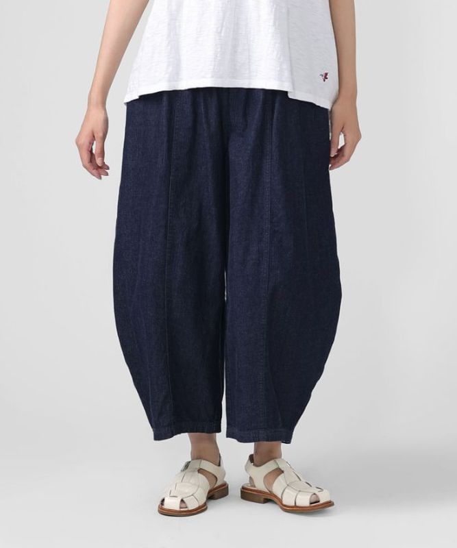 ラッカーパンツデニム・D　8オンスデニムのコクーンシルエットパンツ