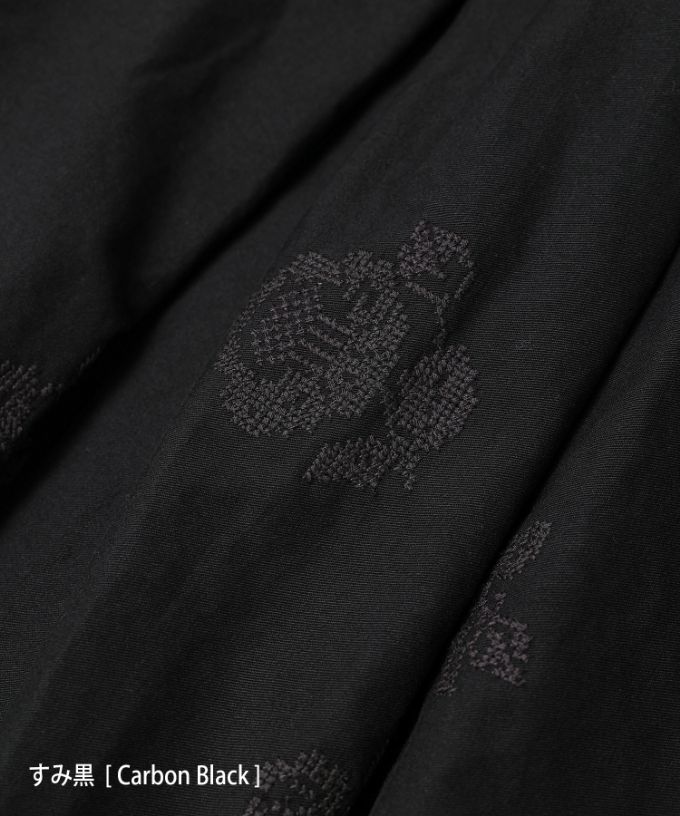 ロザスカート・シュシュ　クロスステッチ刺繍のタックスカート