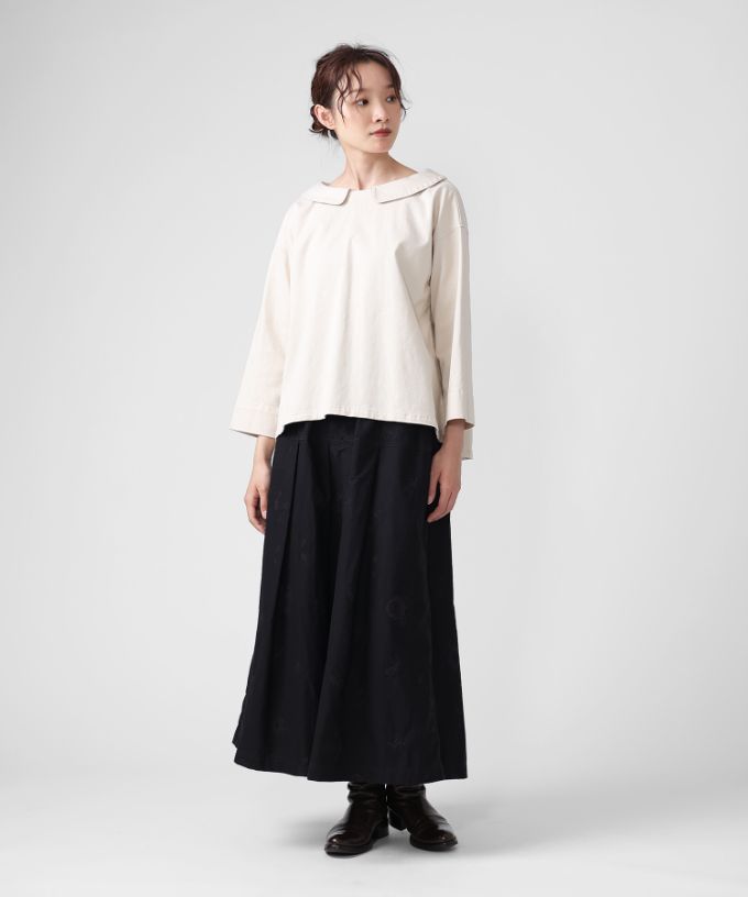 ロザスカート・シュシュ　クロスステッチ刺繍のタックスカート