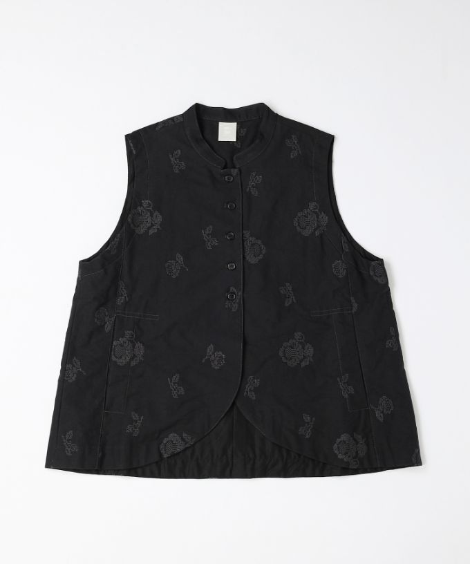 ラックベスト・シュシュ　クロスステッチ刺繍のスタンドカラーベスト