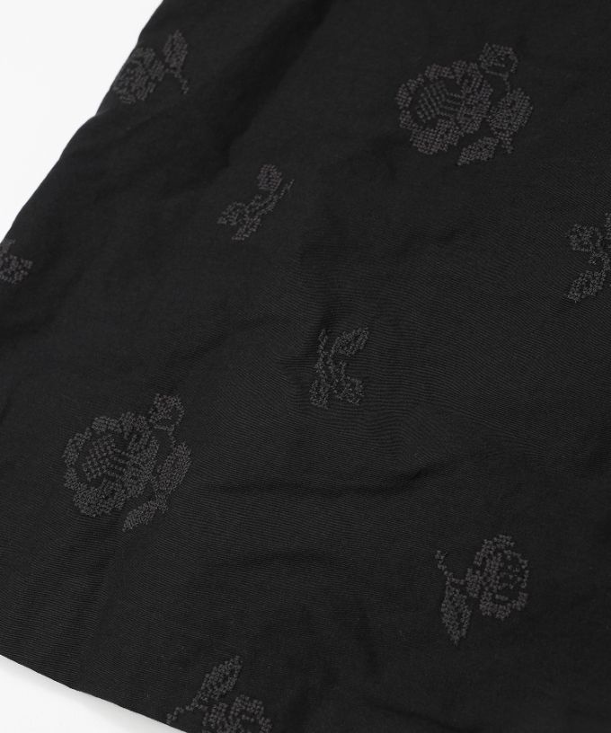 ラックベスト・シュシュ　クロスステッチ刺繍のスタンドカラーベスト