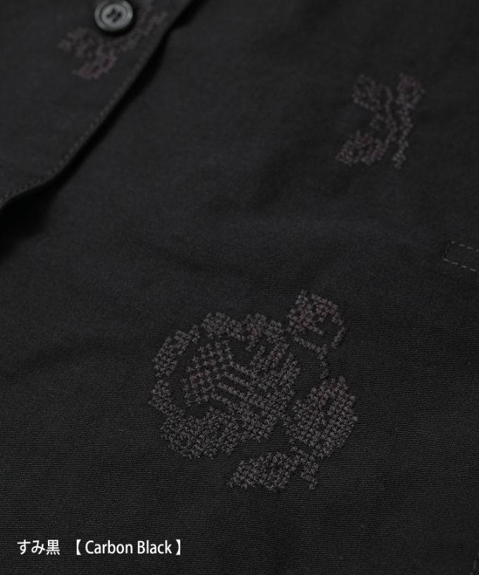 ラックベスト・シュシュ　クロスステッチ刺繍のスタンドカラーベスト