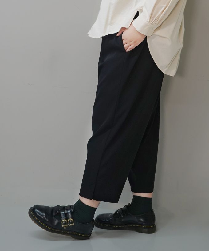 アトリエBOZ　ひざ丈パンツ　黒 アトリエBOZ ひざ丈パンツ 黒