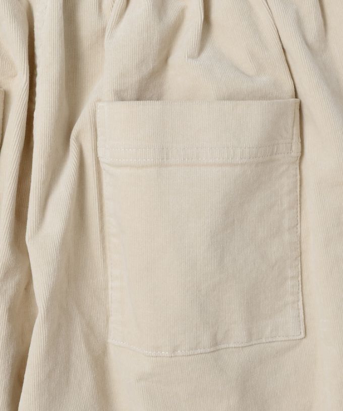 アノアパンツ　細コーデュロイ素材の裾スリットパンツ