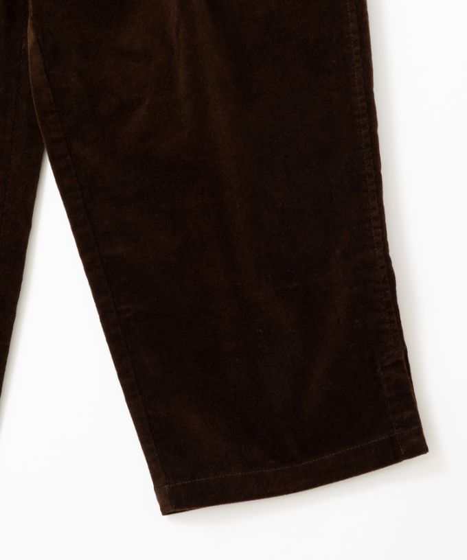 アノアパンツ　細コーデュロイ素材の裾スリットパンツ