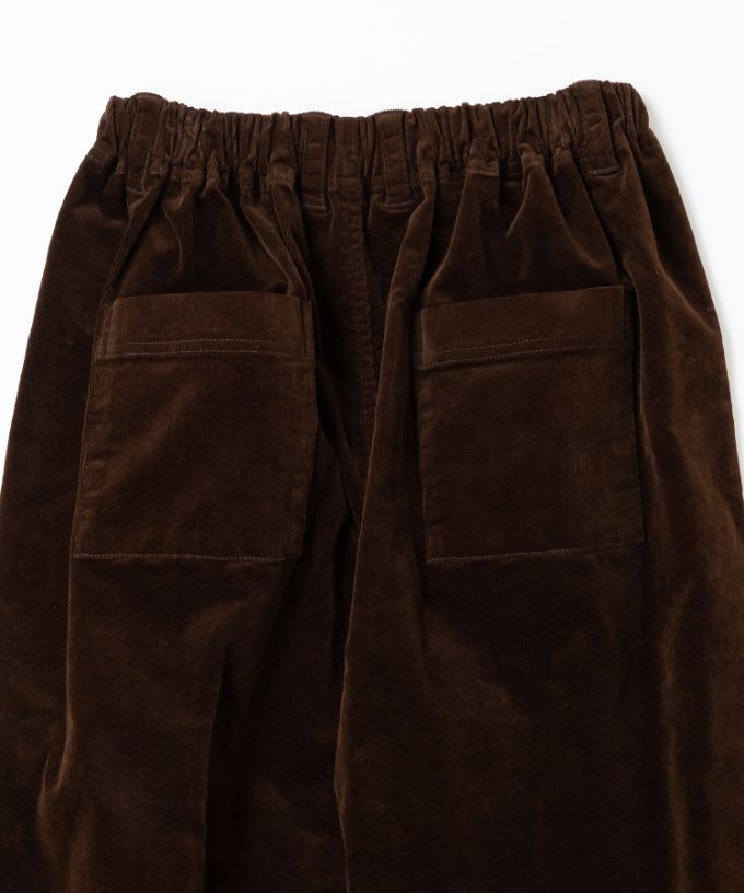 アノアパンツ　細コーデュロイ素材の裾スリットパンツ
