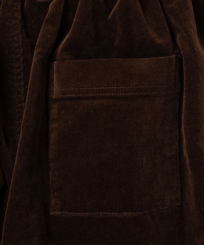 アノアパンツ　細コーデュロイ素材の裾スリットパンツ