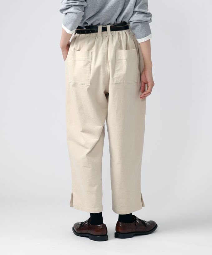 アノアパンツ　細コーデュロイ素材の裾スリットパンツ