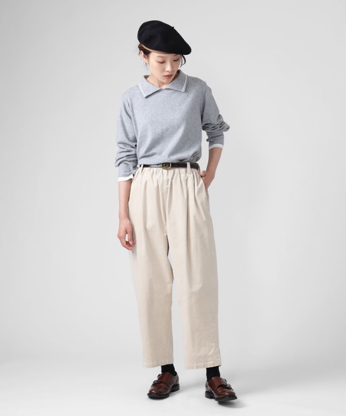 アノアパンツ　細コーデュロイ素材の裾スリットパンツ