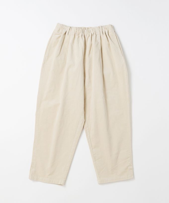 アノアパンツ　細コーデュロイ素材の裾スリットパンツ