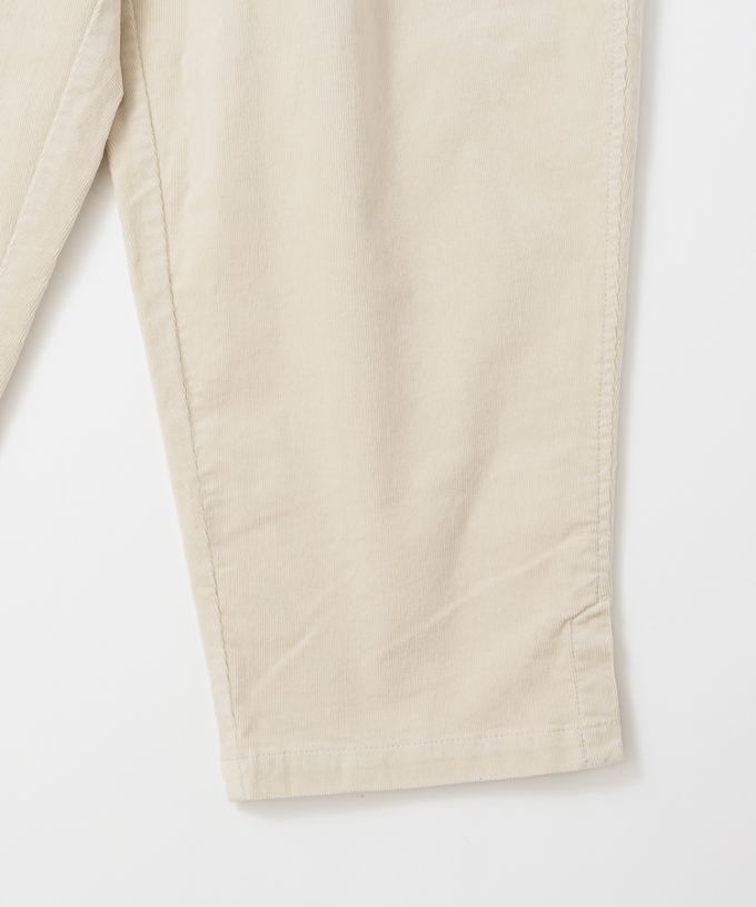 アノアパンツ　細コーデュロイ素材の裾スリットパンツ