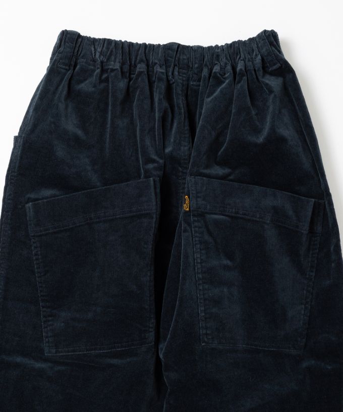 マオパンツロング・16　細コーデュロイ素材のバックポケットパンツ/ロングタイプ