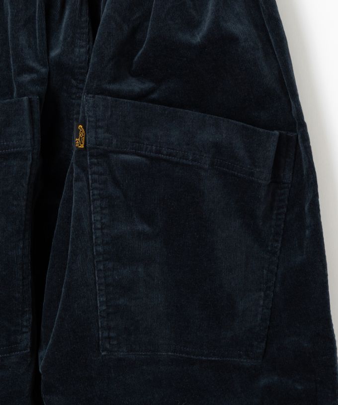 マオパンツロング・16　細コーデュロイ素材のバックポケットパンツ/ロングタイプ