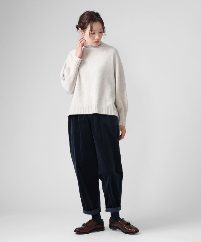 マオパンツロング・16　細コーデュロイ素材のバックポケットパンツ/ロングタイプ