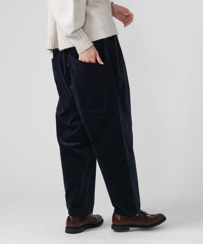 マオパンツロング・16　細コーデュロイ素材のバックポケットパンツ/ロングタイプ