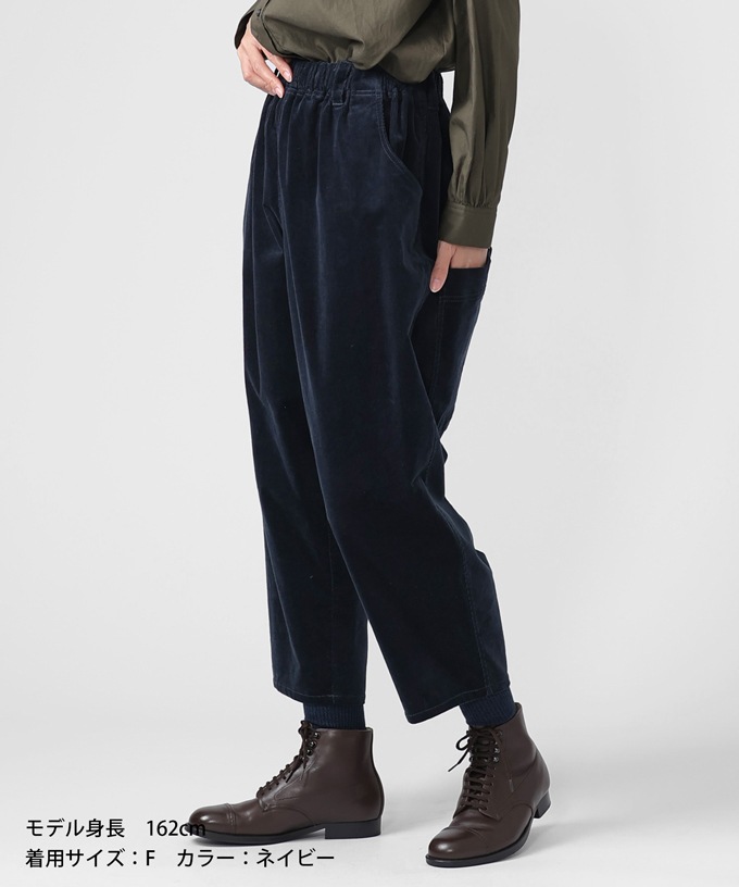 マオパンツ・25　細コーデュロイ素材のバックポケットパンツ