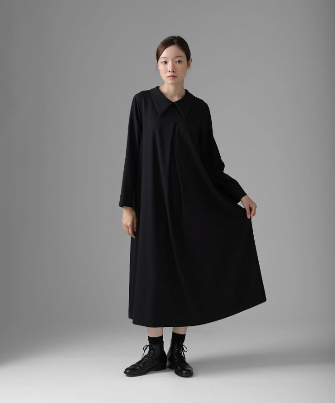 エクセドレス［Chronicle］クラシカルな襟元のブラックドレス