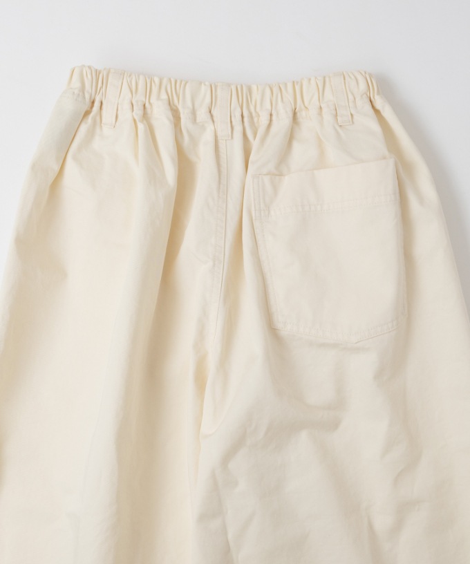 グミパンツ・B　チノ素材のクロップドワイドパンツ