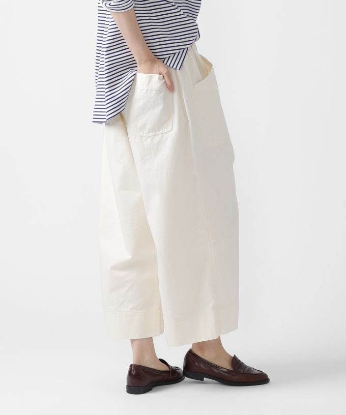 グミパンツ・B　チノ素材のクロップドワイドパンツ