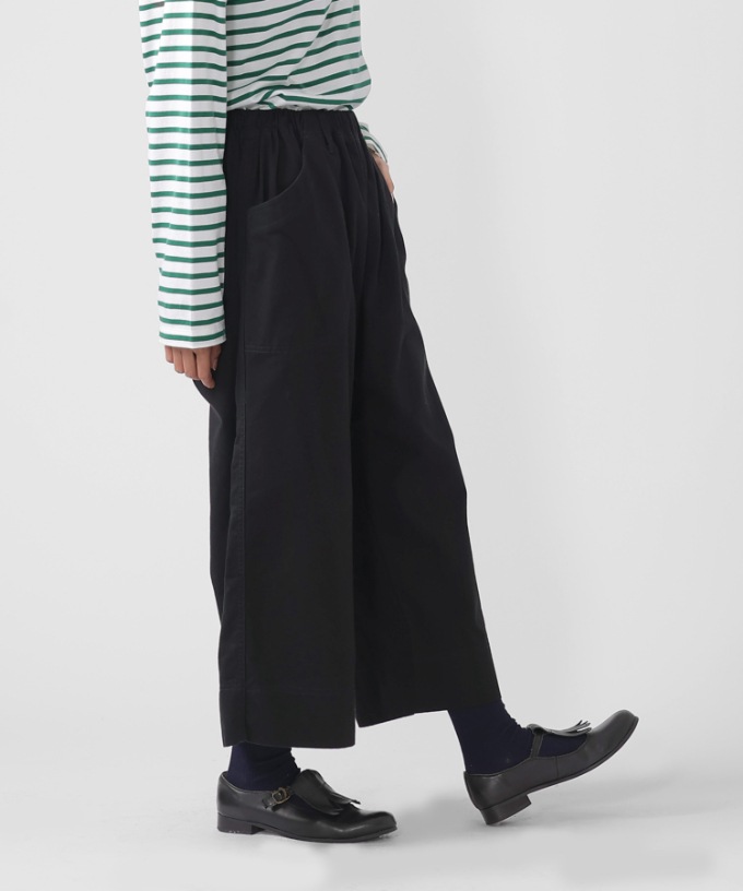 グミパンツ・B　チノ素材のクロップドワイドパンツ