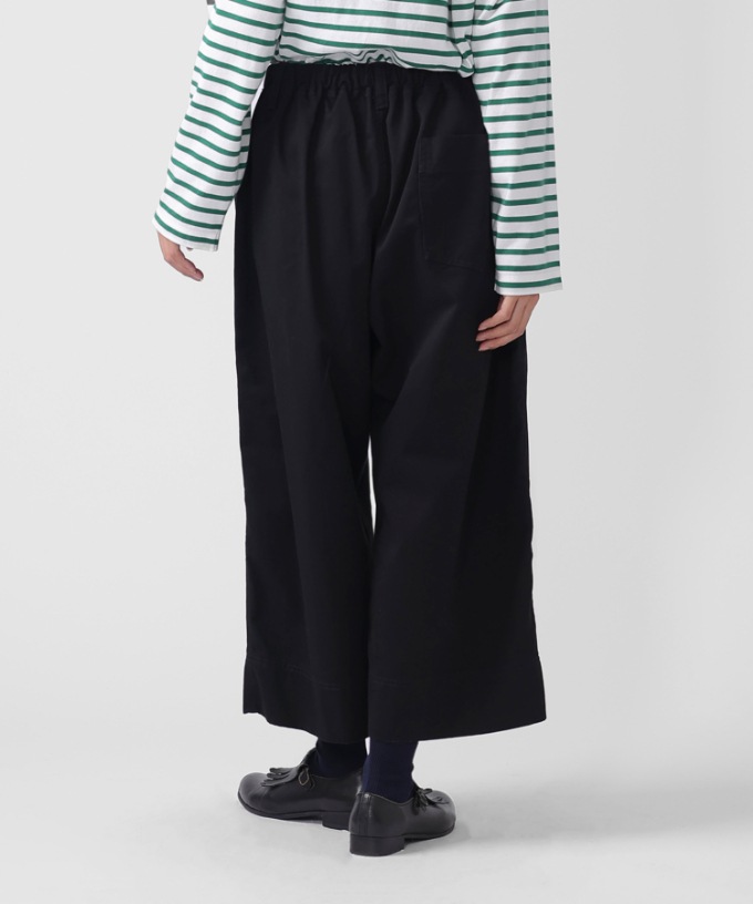 グミパンツ・B　チノ素材のクロップドワイドパンツ