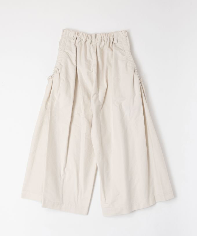 オトパンツ　ストレッチ素材のギャザーワイドパンツ