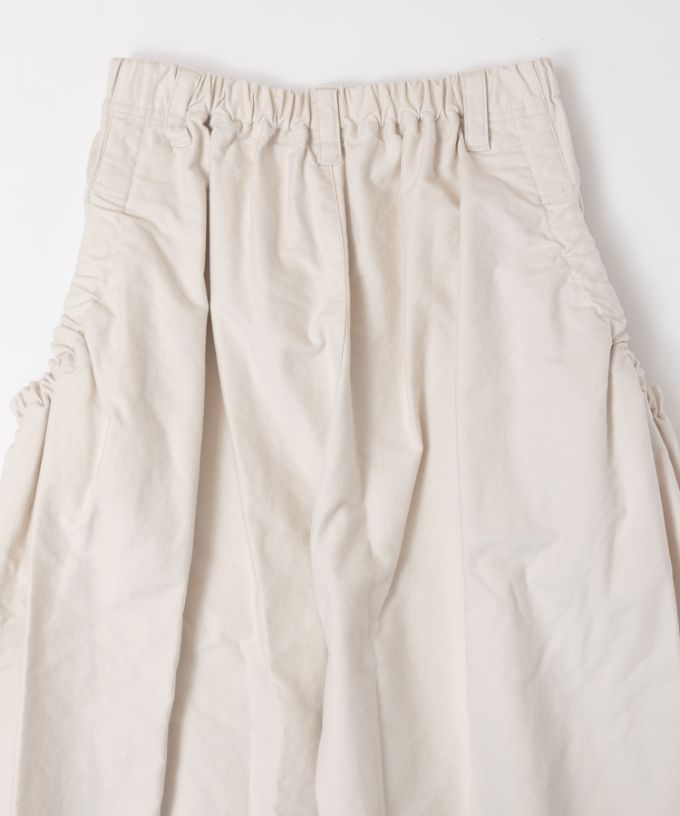 オトパンツ　ストレッチ素材のギャザーワイドパンツ