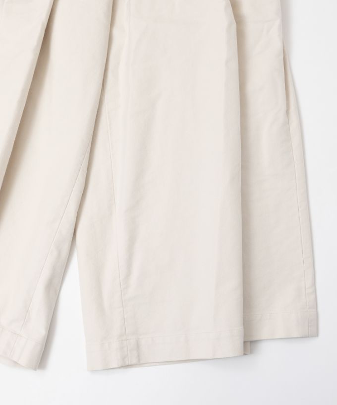 オトパンツ　ストレッチ素材のギャザーワイドパンツ