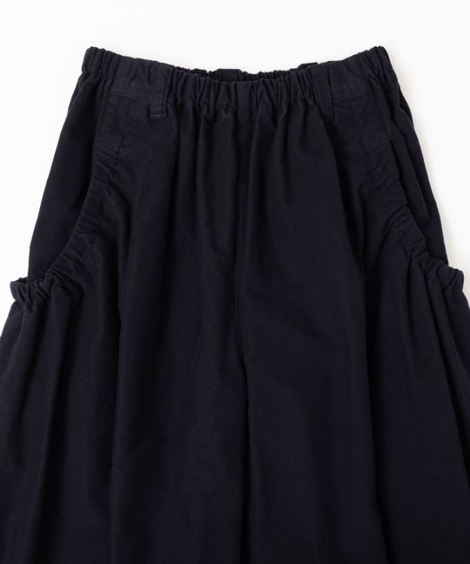 オトパンツ　ストレッチ素材のギャザーワイドパンツ