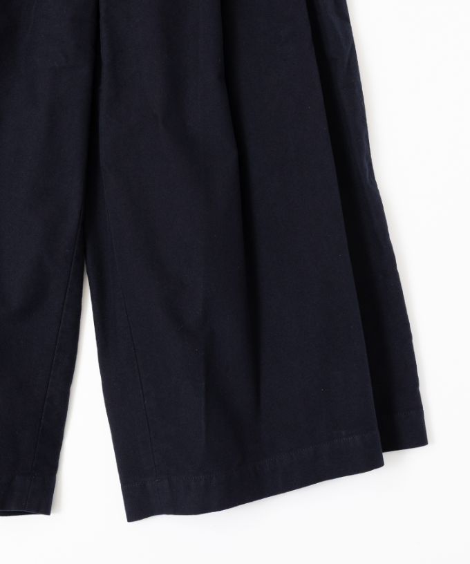 オトパンツ　ストレッチ素材のギャザーワイドパンツ