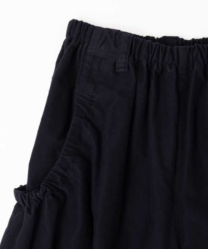 オトパンツ　ストレッチ素材のギャザーワイドパンツ