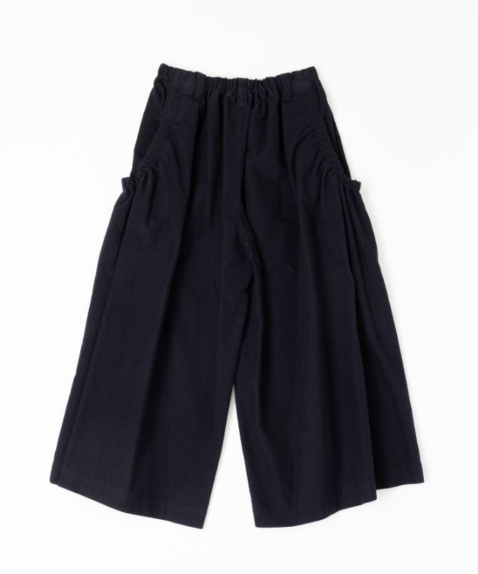 オトパンツ　ストレッチ素材のギャザーワイドパンツ