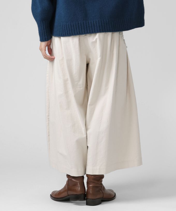 オトパンツ　ストレッチ素材のギャザーワイドパンツ